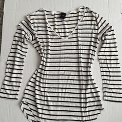 2 long sleeve shirts $5 each