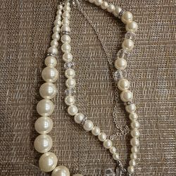 Offehite faux pearl necklace