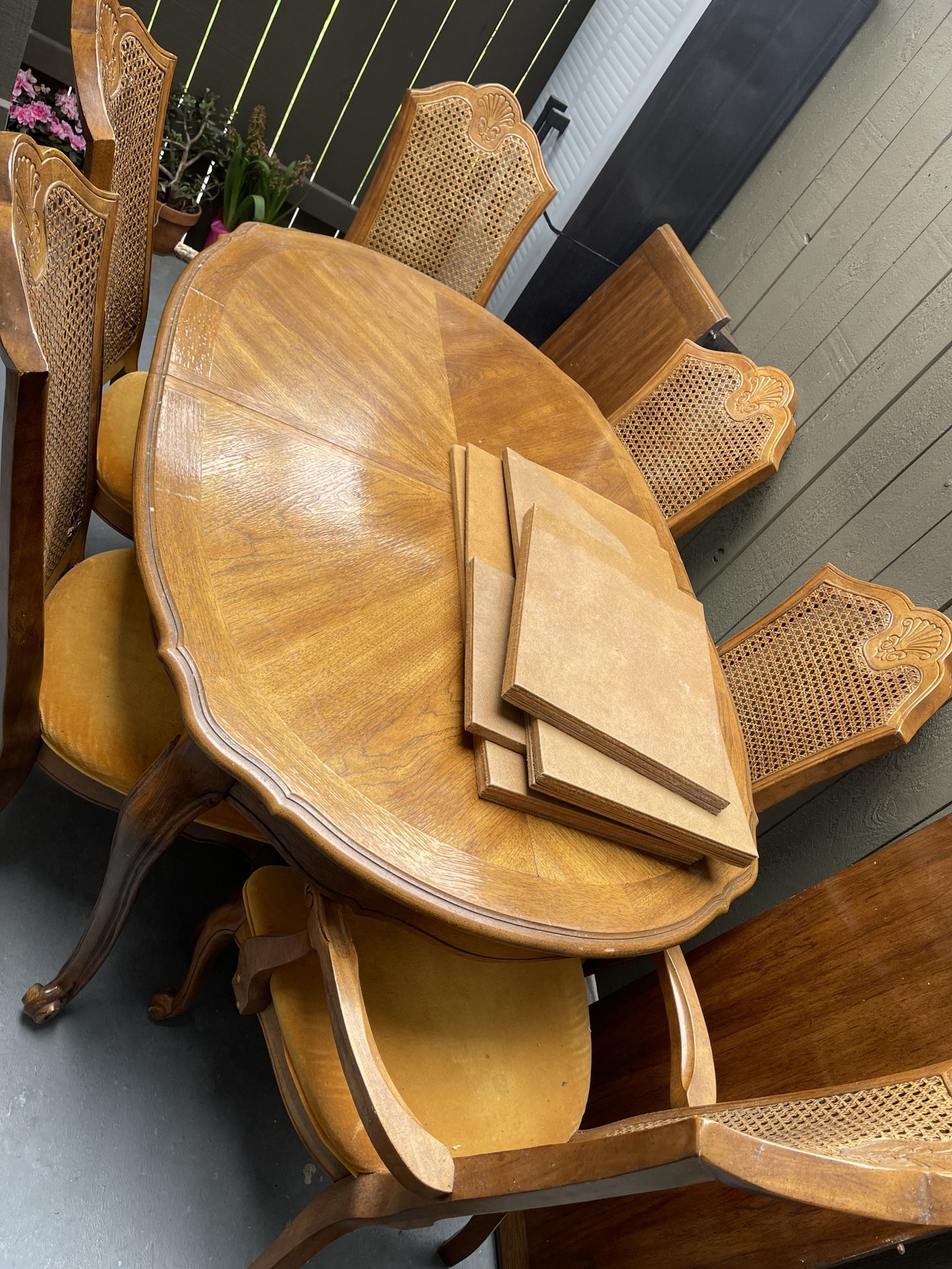 Furniture (Dining table)