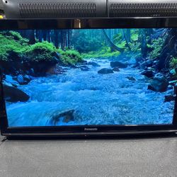 📺 Panasonic 37” LCD HDTV (Model TC-L37S1) | 1080p Full HD – HDMI Ready! 🔌 Great for Streaming, Gaming, Guest Rooms & More! 🎮🛏️