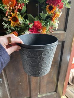 Set of 2 Plastic Black w/Design Planters