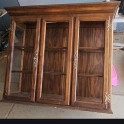  Wooden       China Cabinet In Good Condition 