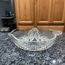 Vintage  dish.  Preowned excellent condition no cracks or chips. 