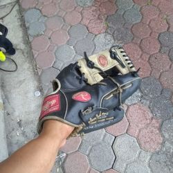 Rawlings Baseball Glove