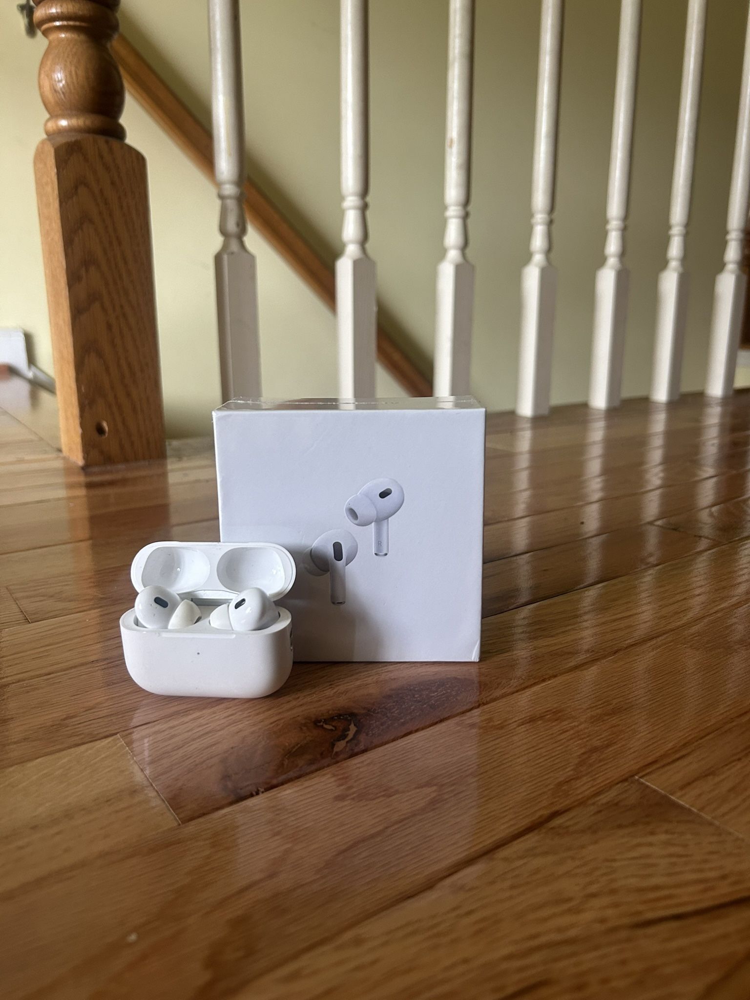 Apple AirPods Pro 2nd Generation White Bluetooth Wireless Charging Case