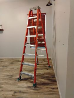 Louisville FS1508 is an 8-foot, heavy-duty fiberglass step ladder with a 300-pound load capacity and an ANSI Type IA rating.