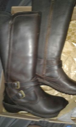 Ugg boots 7. New 100$