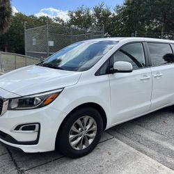 2020 Kia Sedona 