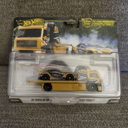 Hot Wheels Car Culture Team Transport ‘20 Toyota GR Supra w/ Fleet Street 