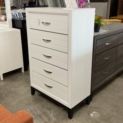 BRAND NEW White Dresser, 5 Drawers, Chest of Drawers 