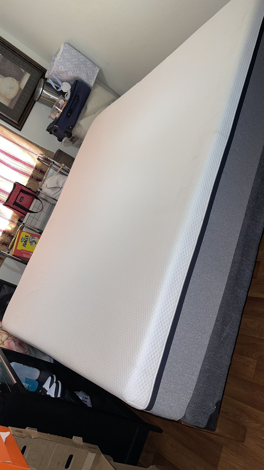 King Sizes Foam Mattress Set New Condition Foam mattress and 2 box springs