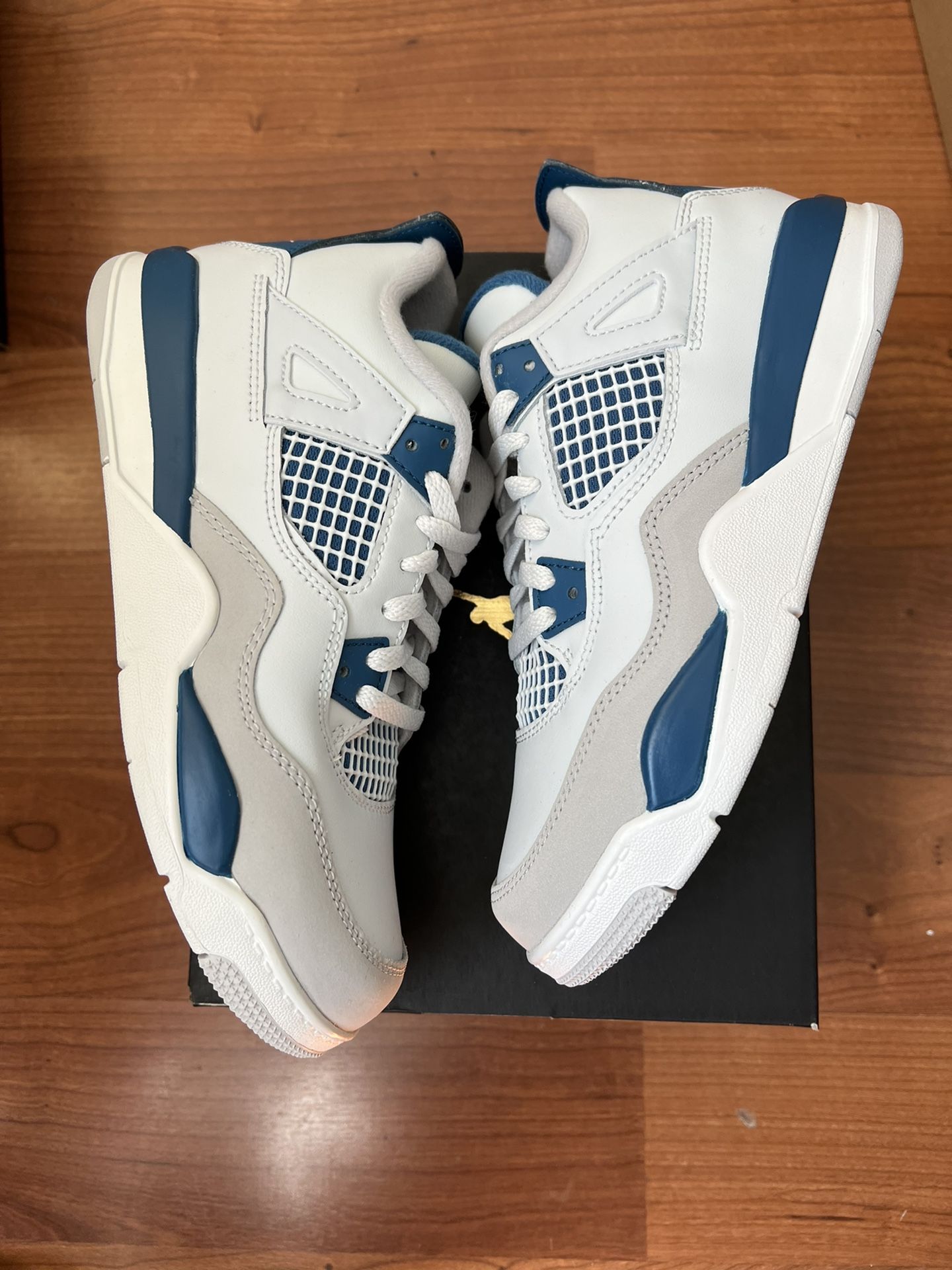 Jordan 4 Military Blue Size 3y 130$