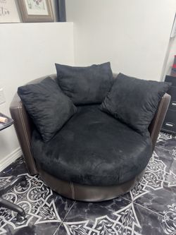 Oversized Round Cuddle Chair