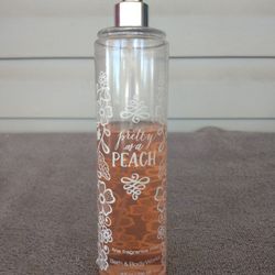 Bath and Body Works pretty as a peach fragrance mist