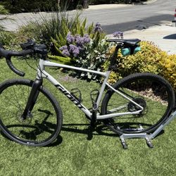 Giant Revolt Gravel Bike 