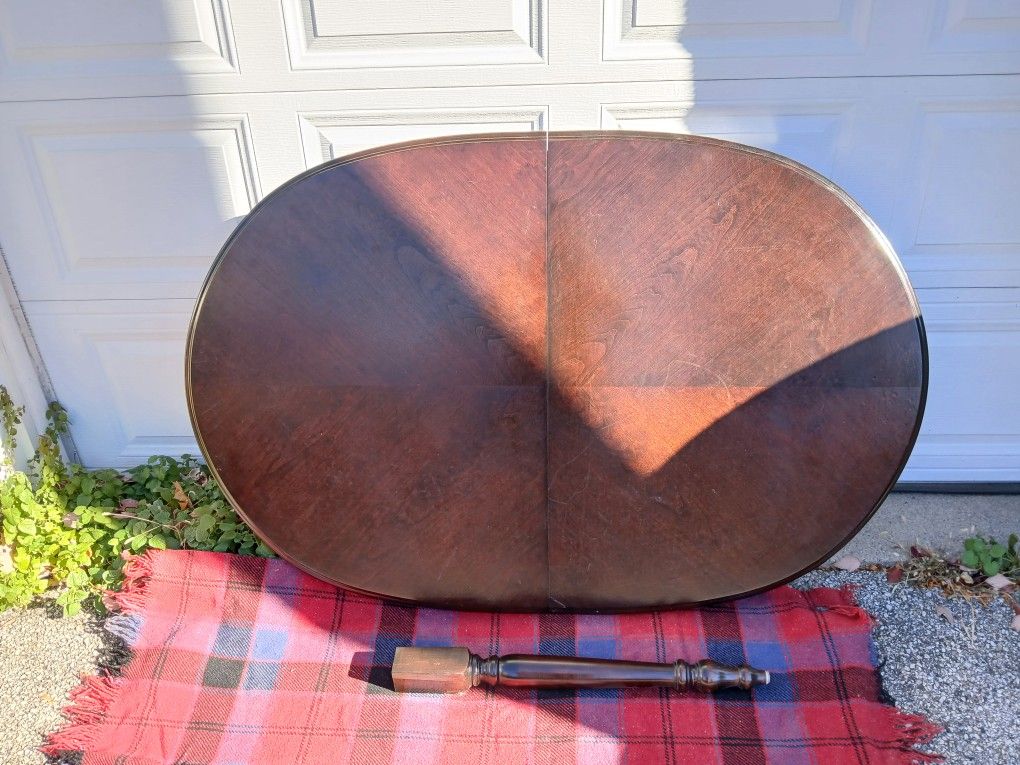 Wood Dining Table 60in Oval Round