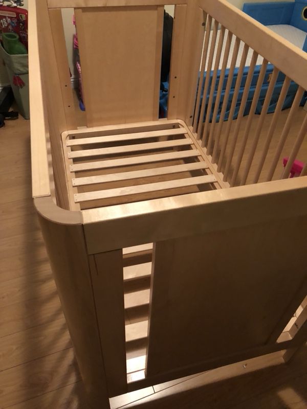 Real wood baby crib made in europe