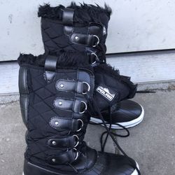 SNOW BOOTS SIZE 7
