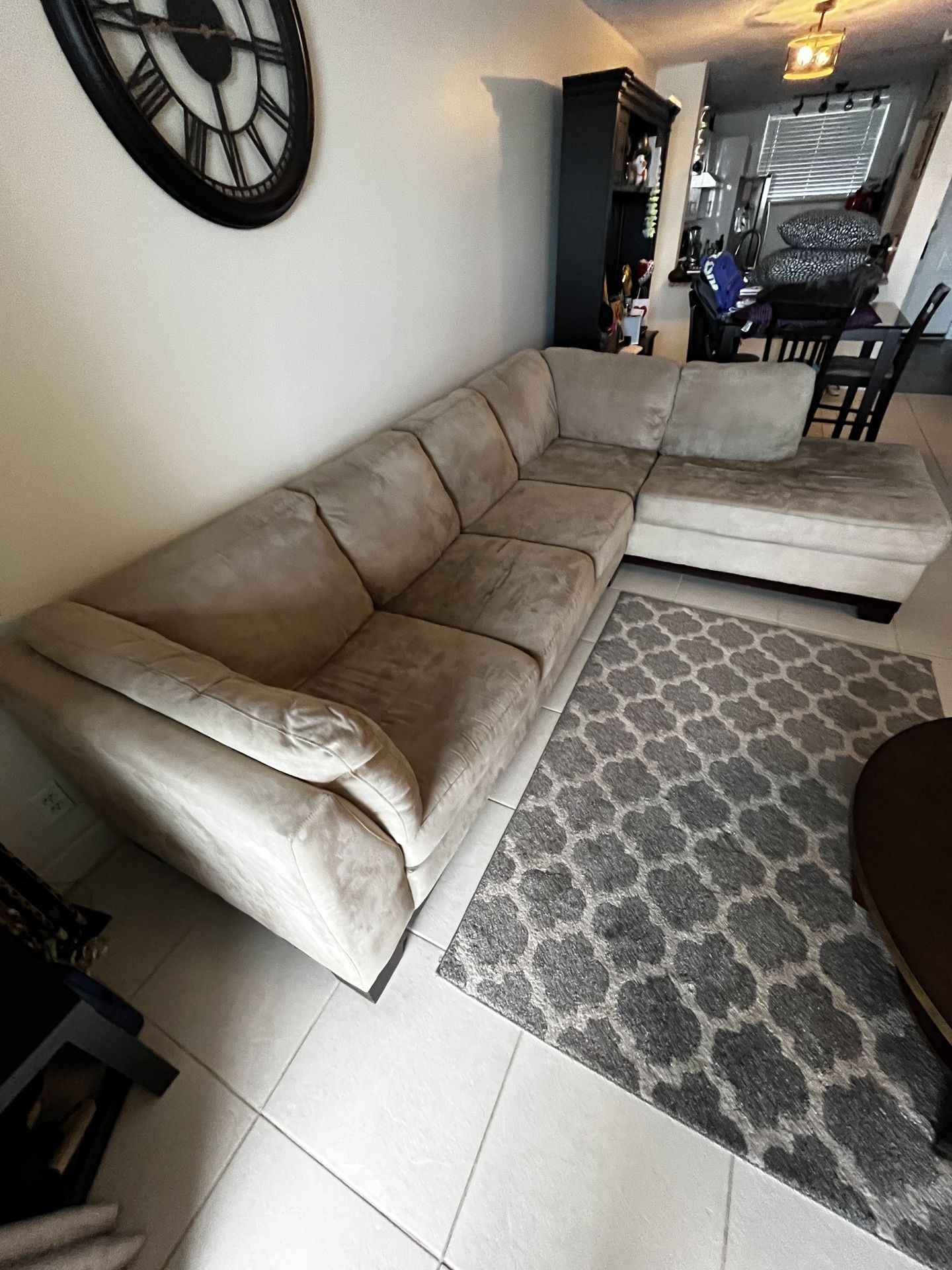 Couch 2 Piece Sectional