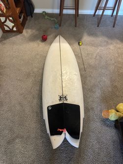 Larry Mabile Performance Twin Fish