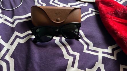 Ray-Ban Meta Smart Glasses with Case Gen 2