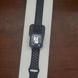  Apple Watch Series 5 Nike