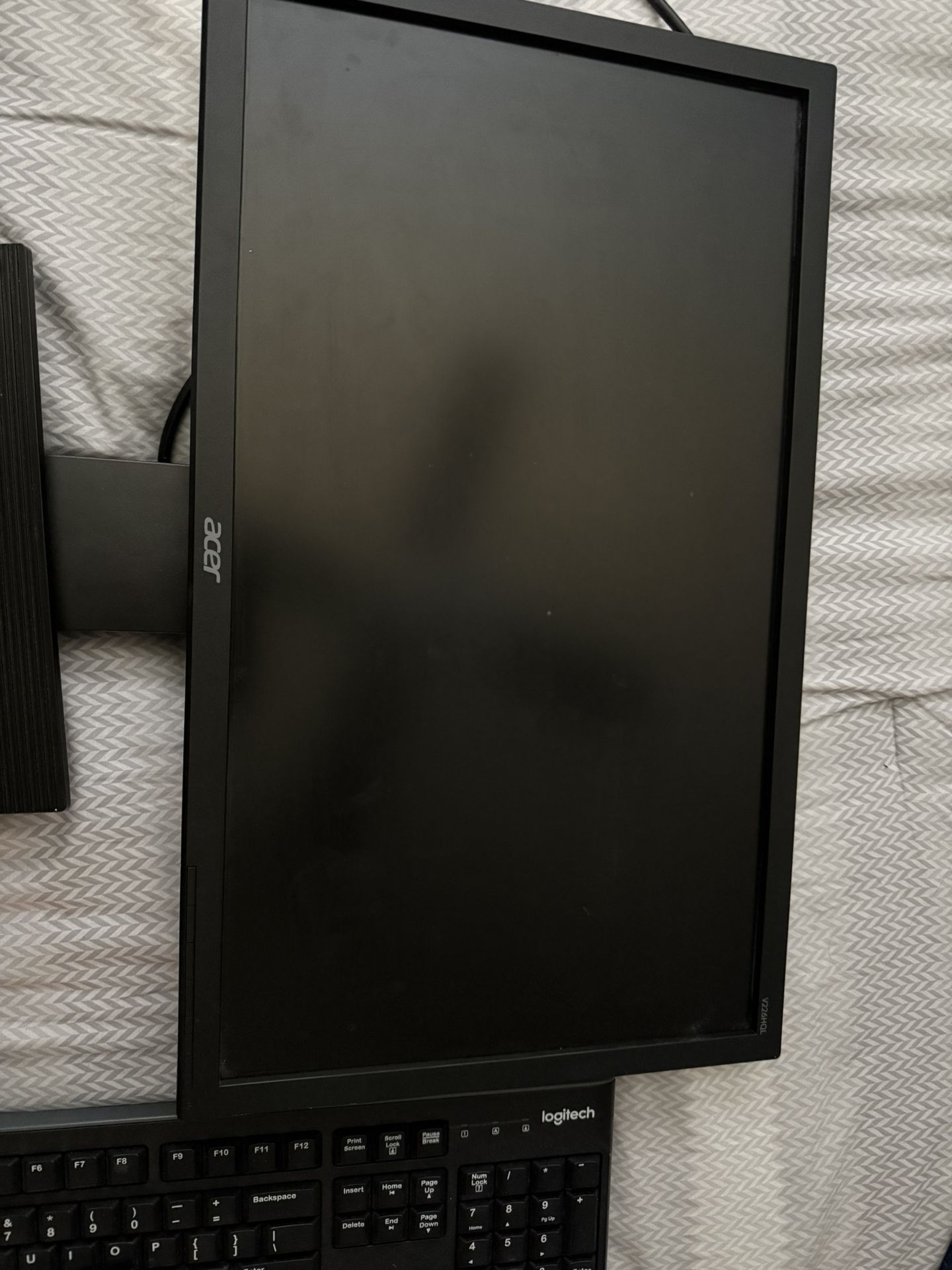 Acer Monitor And Logitech USB keyboard