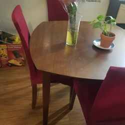 Small Dinning Table With 2-3 Chairs