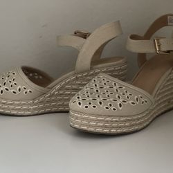 Women’s Sketchers Wedge Size 10