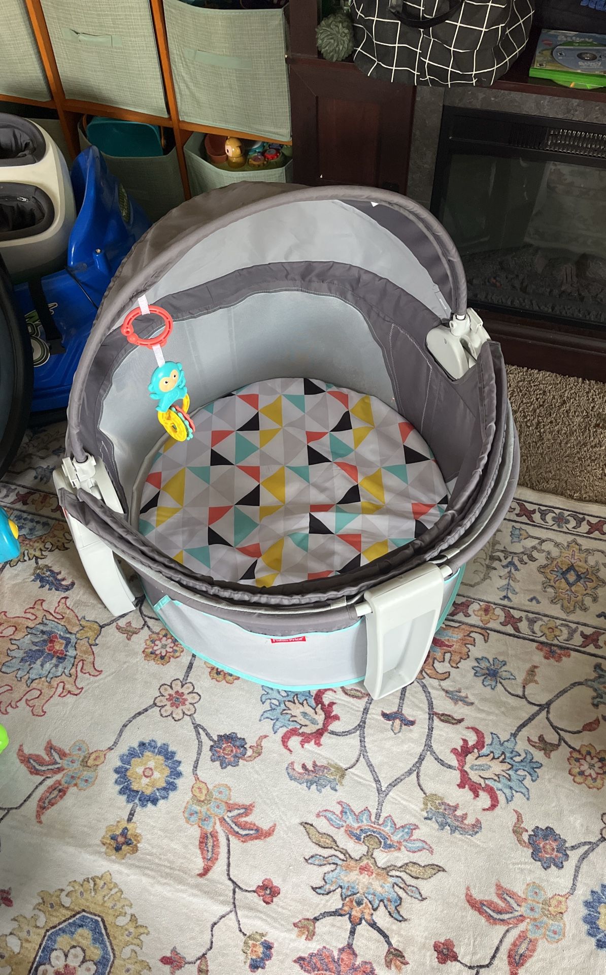 Fisher Price On The Go Baby Dome Play yard Play Pen