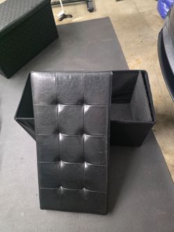 2 ottomans