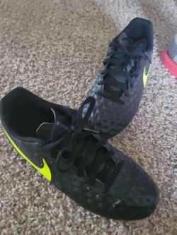 nike tiempo soccer cleats size 4