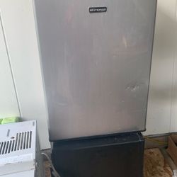 Emerson Radio 2.8 cu Ft. Compact Refrigerator, Silver, Energy Star