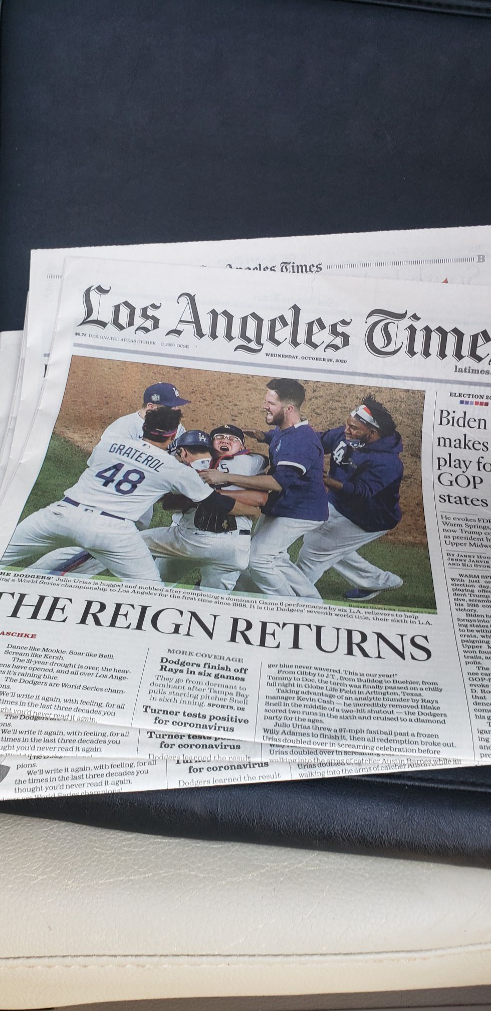 LA TIMES newspaper World series Edition Dodgers champions sold out everywhere!!
