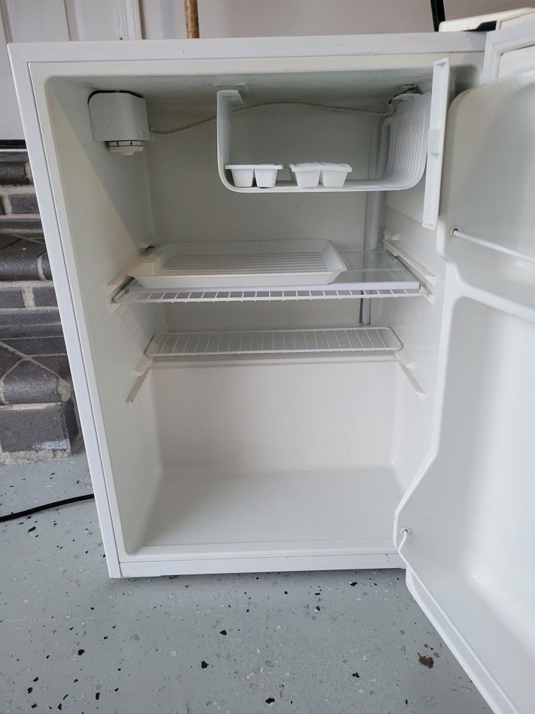 Mini Fridge Freezer Combo for Sale in Redwood City, CA - OfferUp
