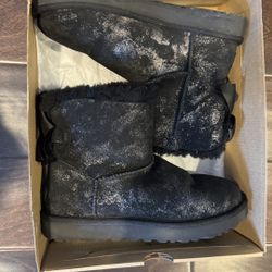 Ugg Women's Mini Bailey Bow Glimmer Faux Fur Lined Boots Size 6