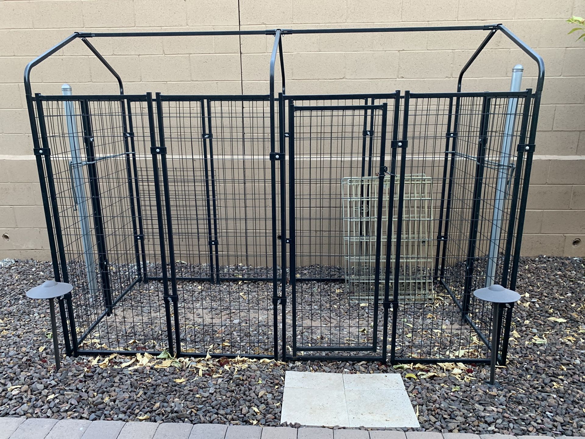 Outdoor dog cage with tarp