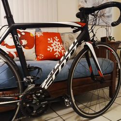 Scott Full Carbon Roadbike Size 54cm Medium Shimano Sora 19 Speeds..
