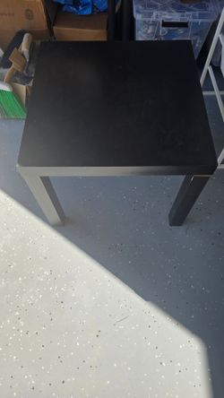 Corner table