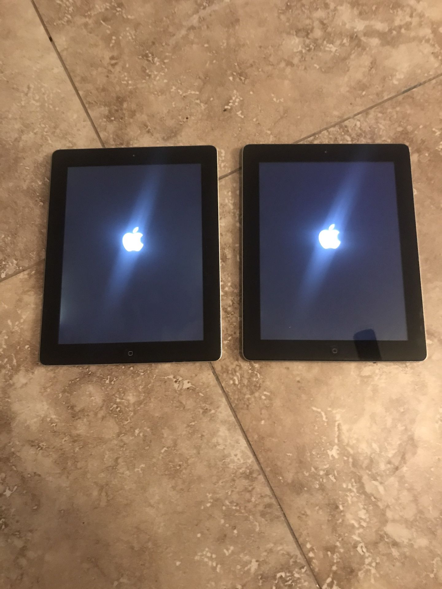 2 Apple iPads Gen 2***AMAZING DEAL***