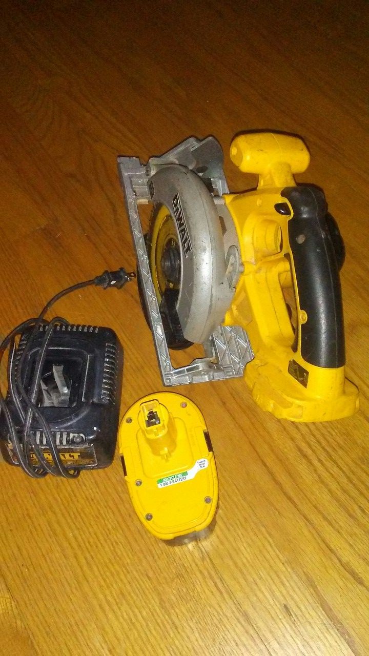 CIRCULAR SAW DC390