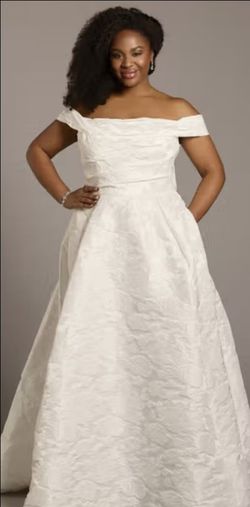 BRAND NEW Soft White Ballgown Wedding Dress, Oleg Casini size 16