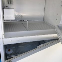 Hotpoint Refrigerator With Ice Maker 