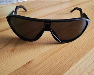 Original Oakley CMDN (009467) sunglasses