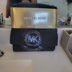 Michael Kors Women's...scarf And Hat