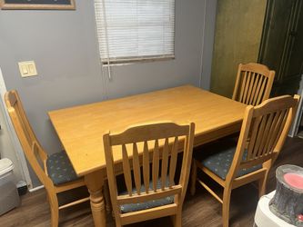 Dining Room Table 