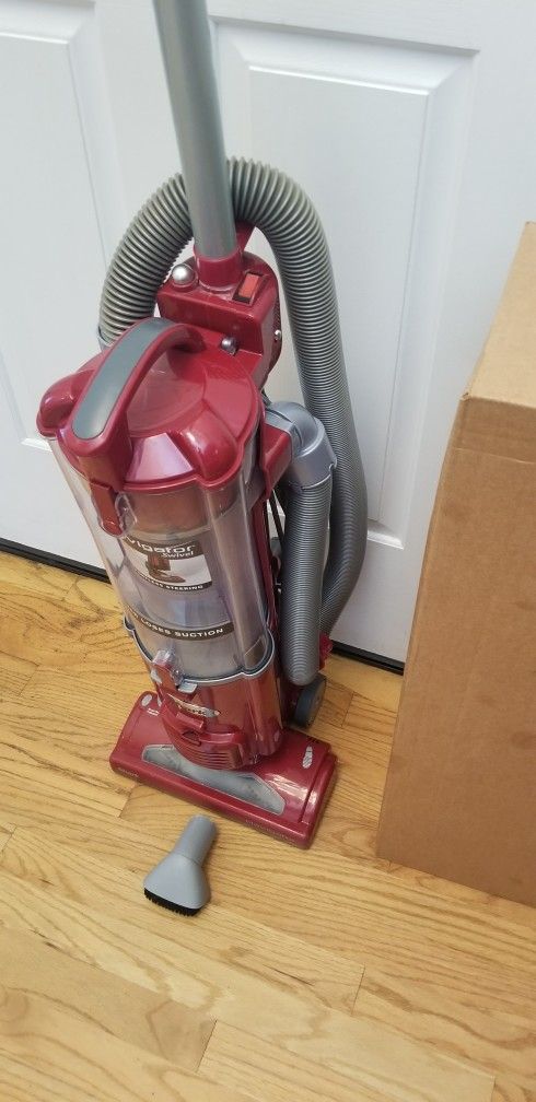 BRAND NEW SHARK NAVIGATOR LIFT-AWAY MODEL VACUUM , WITH ATTACHMENTS , AMAZING POWER SUCTION , WORKS EXCELLENT IN THE BOX