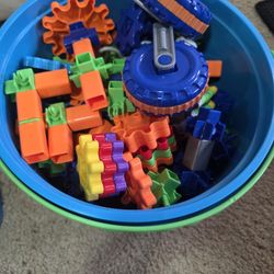 Gears! Gears! Gears! Super Building Set – 150 Pieces w/ Bucket