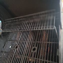 CharBroil Gas Grill/With Tank