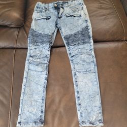 Men's Light Blue Jeans (Brand: Rue 21; Size: 28×30)